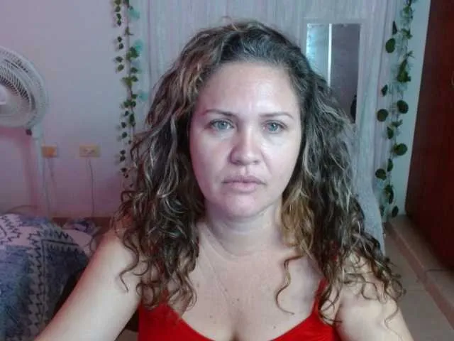 MiraKova – webcam model profile photo Image 8