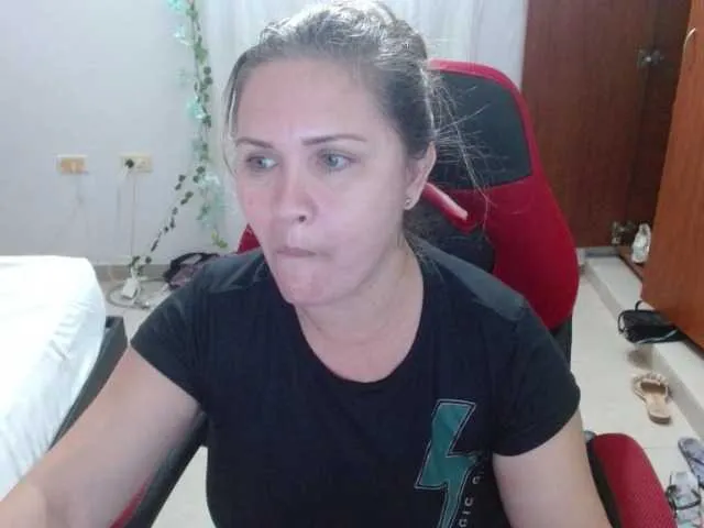 MiraKova – webcam model profile photo Image 9