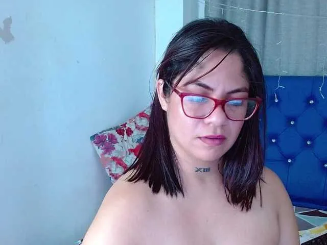 xinsic – webcam model profile photo Image 5