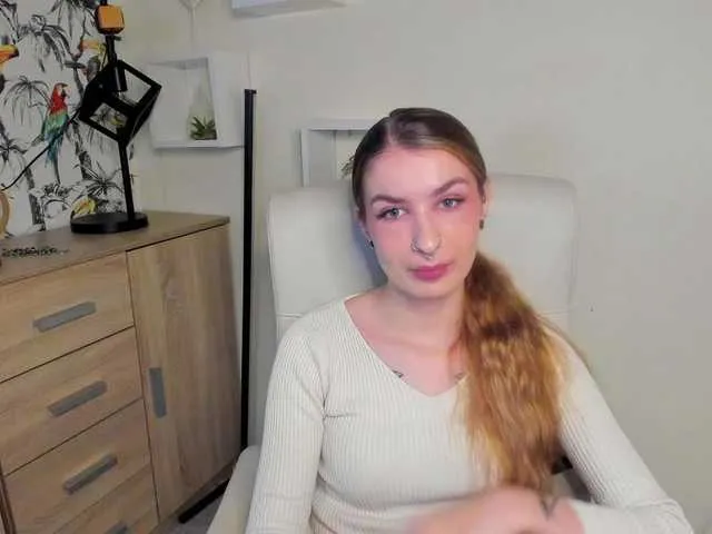 MiraKova – webcam model profile photo Image 2