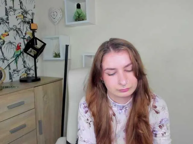 MiraKova – webcam model profile photo Image 3