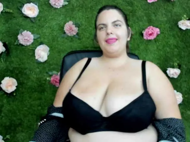 MiraKova – webcam model profile photo Image 9