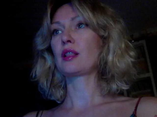 KiraManila – webcam model profile photo Image 11