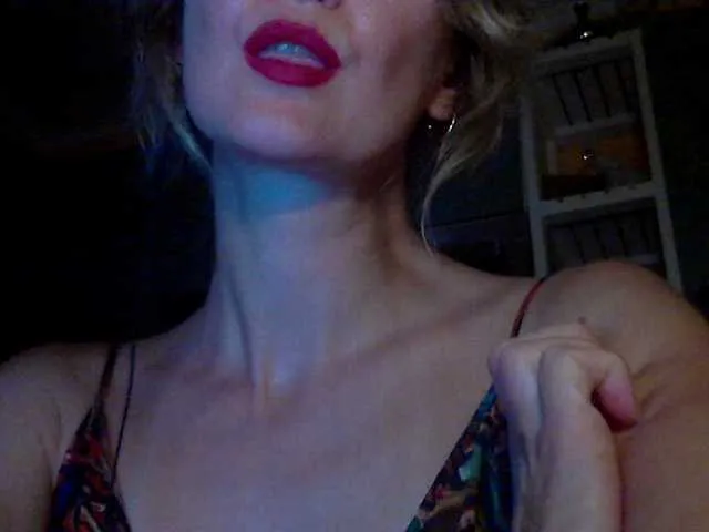 KiraManila – webcam model profile photo Image 12