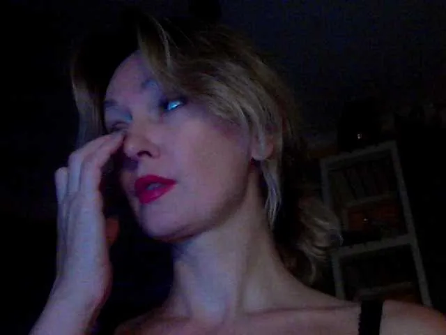 KiraManila – webcam model profile photo Image 14