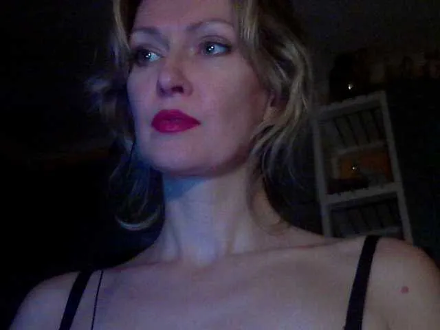 KiraManila – webcam model profile photo Image 15