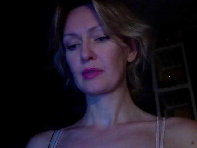 KiraManila – webcam model profile photo Image 17