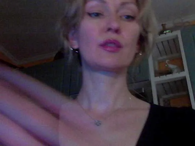 KiraManila – webcam model profile photo Image 6