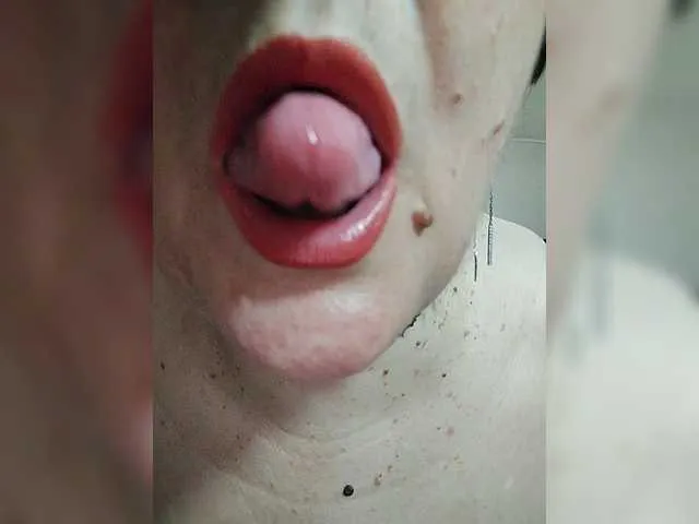 MiraKova – webcam model profile photo Image 12