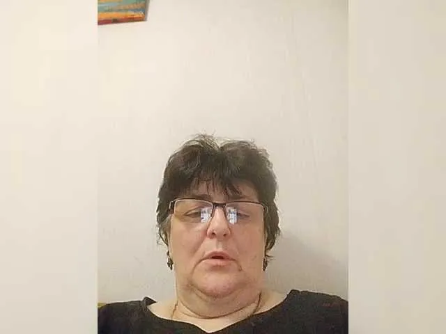 MiraKova – webcam model profile photo Image 9