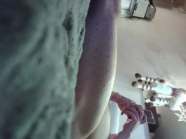 LiaWells – webcam model profile photo Image 6