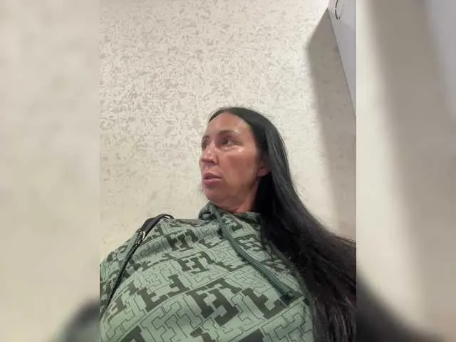 MiraKova – webcam model profile photo Image 13