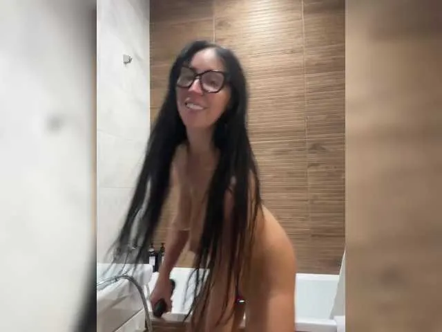 MiraKova – webcam model profile photo Image 18