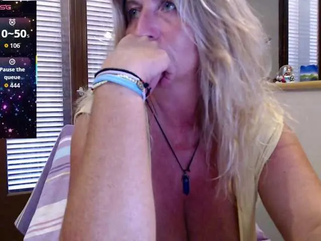 MiraKova – webcam model profile photo Image 18