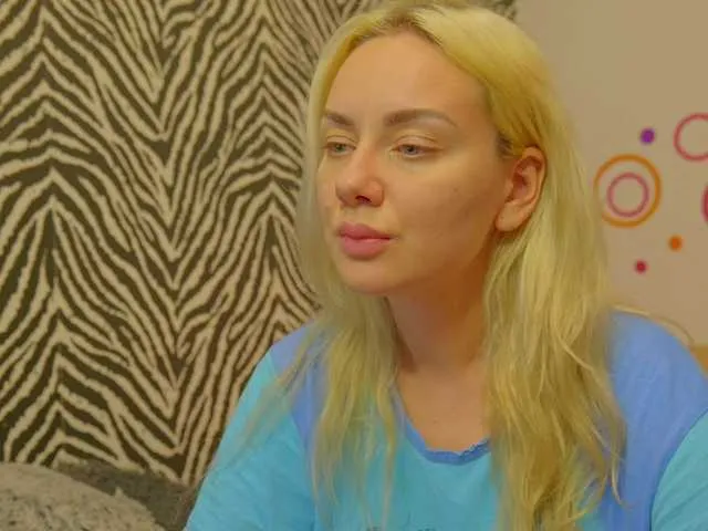 MiraKova – webcam model profile photo Image 18