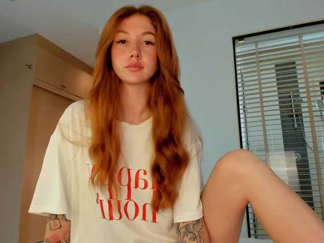 Gia – webcam model profile photo Image 2