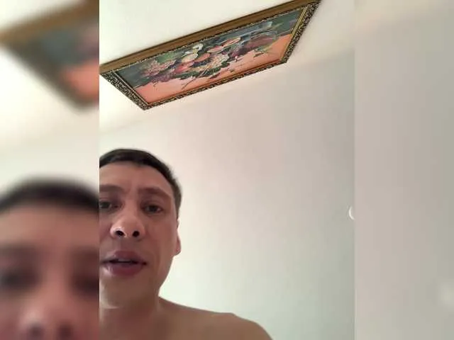 MiraKova – webcam model profile photo Image 3