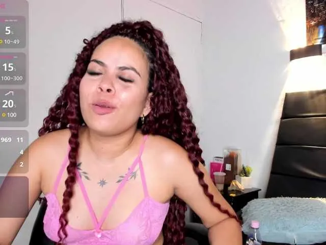 MiraKova – webcam model profile photo Image 2