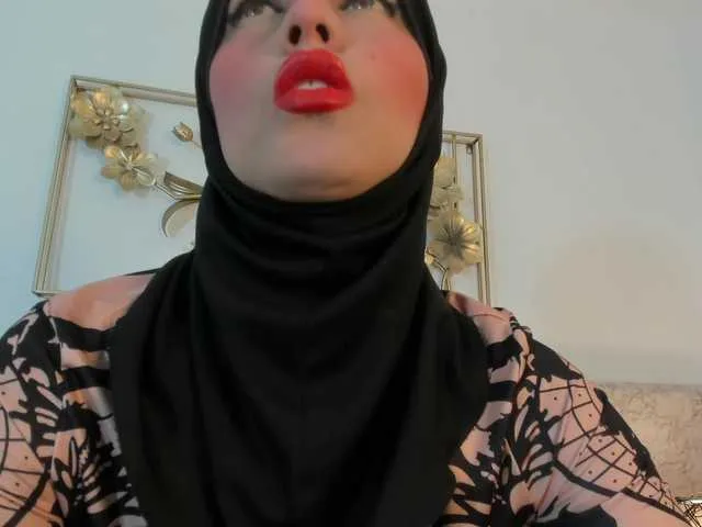 MiraKova – webcam model profile photo Image 5