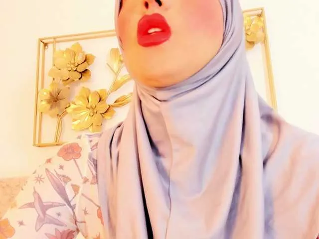 MiraKova – webcam model profile photo Image 9