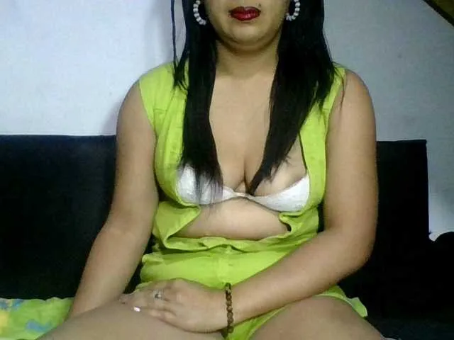 MiraKova – webcam model profile photo Image 4