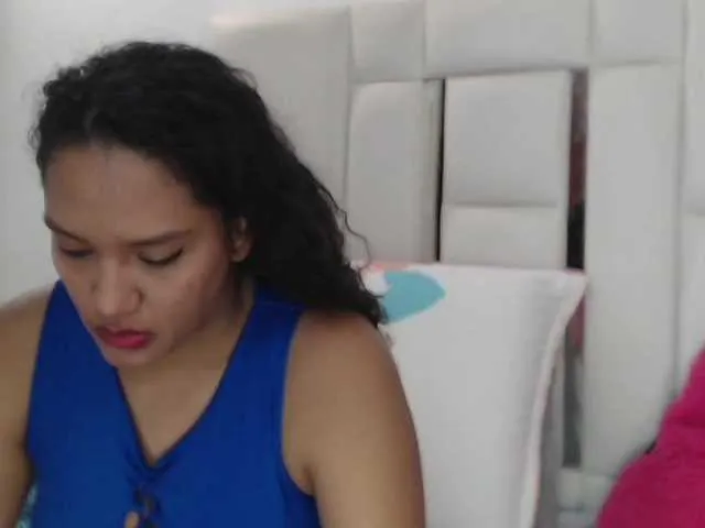 Marisa12 – webcam model profile photo Image 2