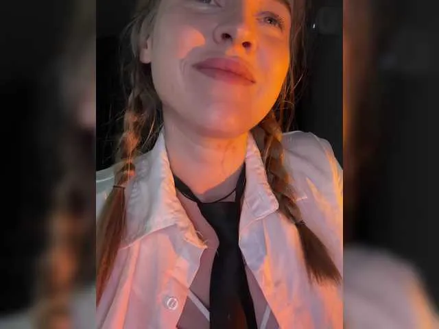 Bella – webcam model profile photo Image 14