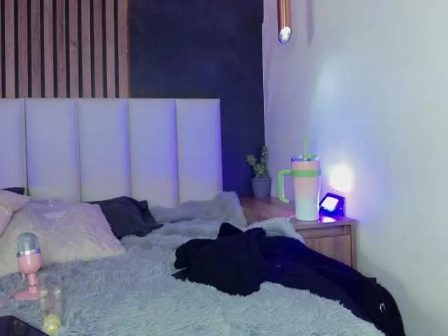 MiraKova – webcam model profile photo Image 13