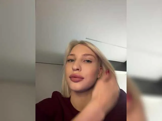 Kenzie – webcam model profile photo Image 10