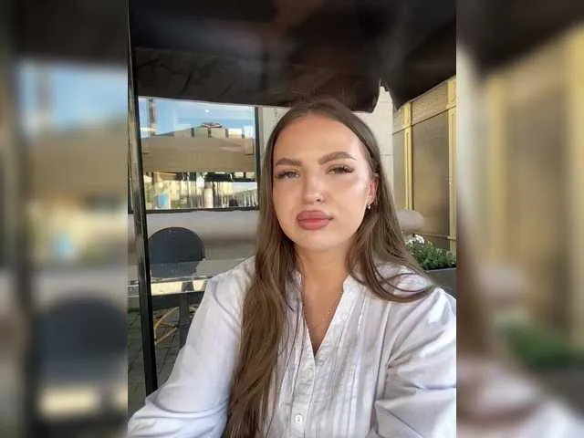 Kenzie – webcam model profile photo Image 12