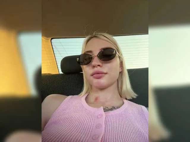 Kenzie – webcam model profile photo Image 18