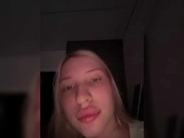 Kenzie – webcam model profile photo Image 5