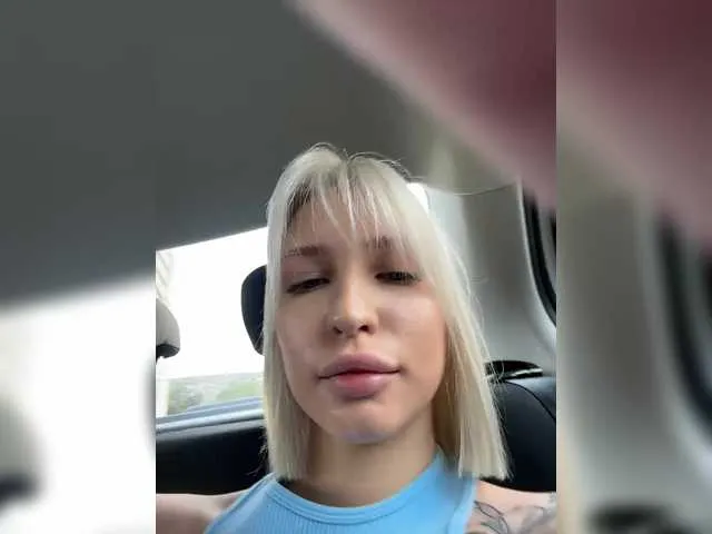 Kenzie – webcam model profile photo Image 8