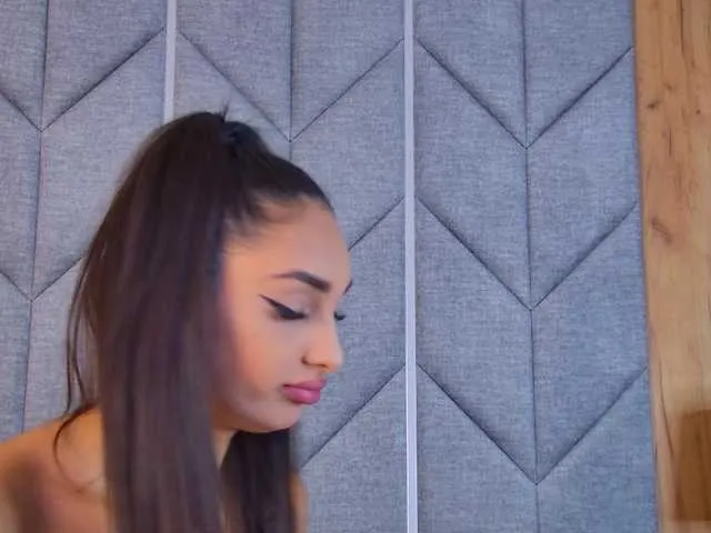 SexyFoxy04 – webcam model profile photo Image 6