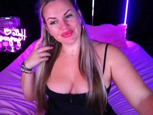 Evie – webcam model profile photo Image 2
