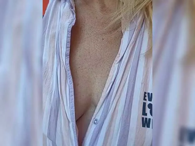 AngelinaKors – webcam model profile photo Image 6