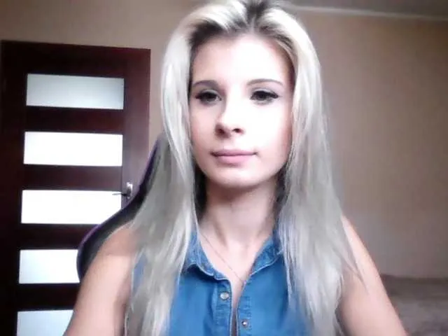 YasmienAtos – webcam model profile photo Image 2