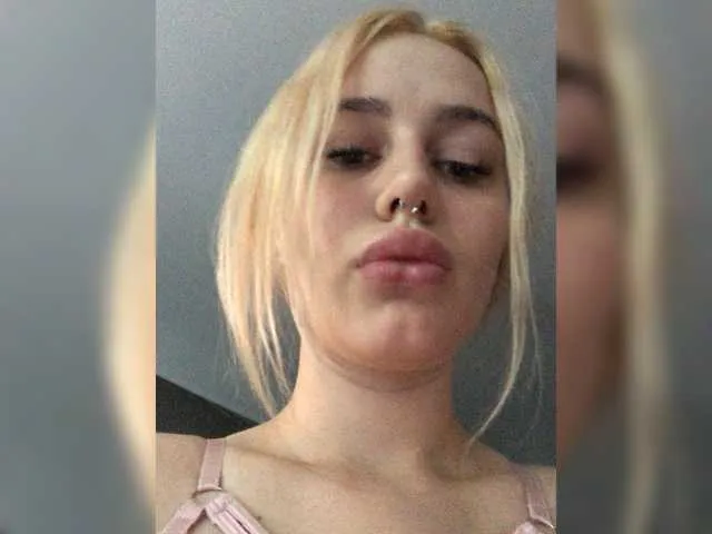 YasmienAtos – webcam model profile photo Image 14