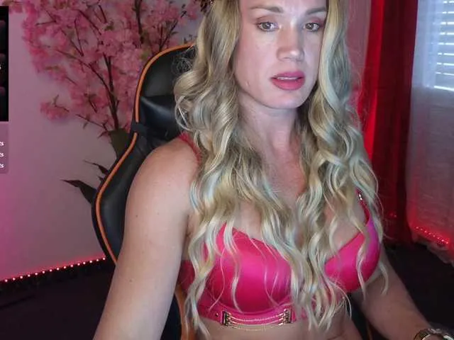Awesomelusty – webcam model profile photo Image 11