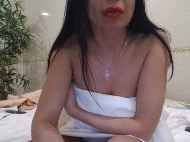 Leisan – webcam model profile photo