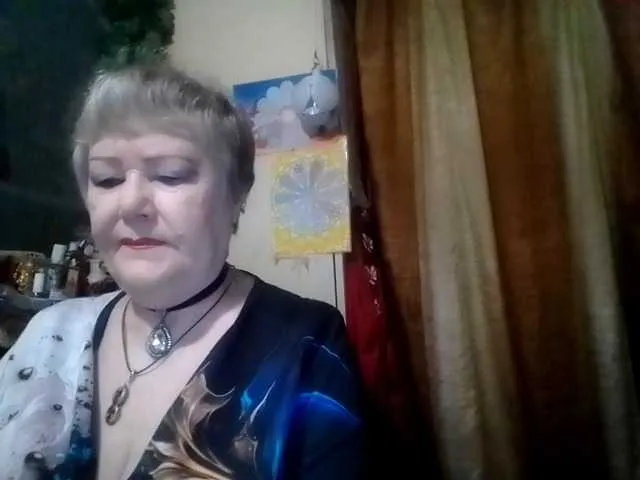 MiraKova – webcam model profile photo Image 14