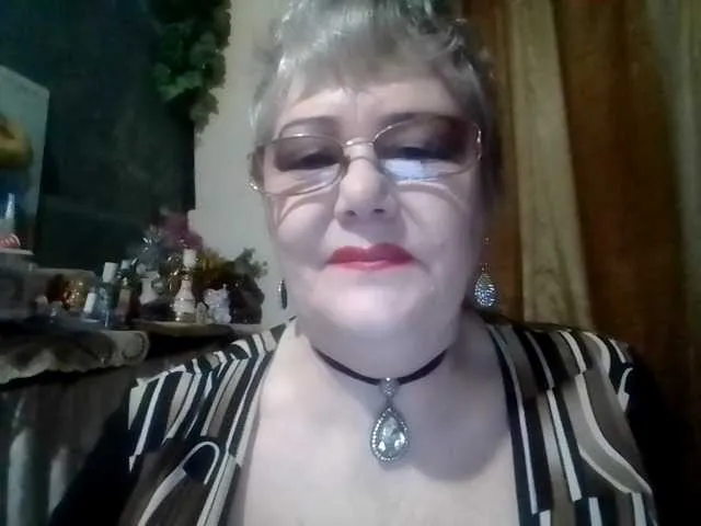 MiraKova – webcam model profile photo Image 16