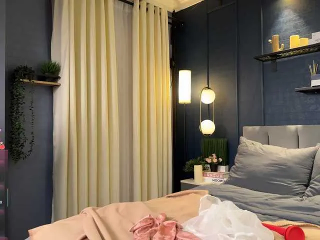 MiraKova – webcam model profile photo Image 8