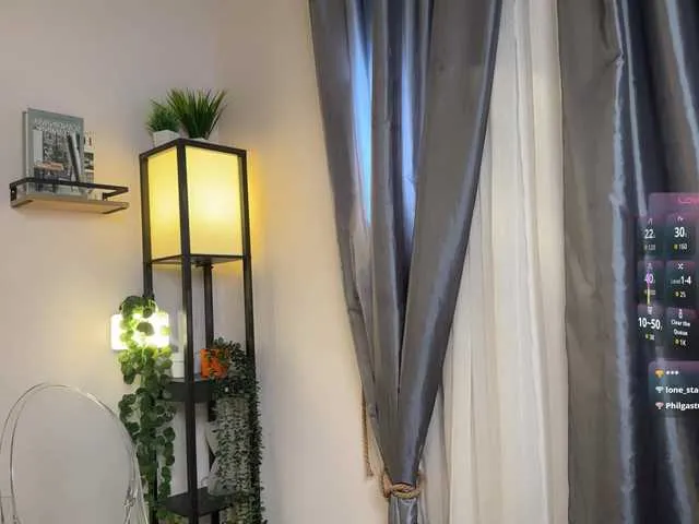 MiraKova – webcam model profile photo Image 9