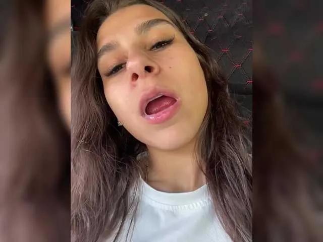 MiraKova – webcam model profile photo Image 11