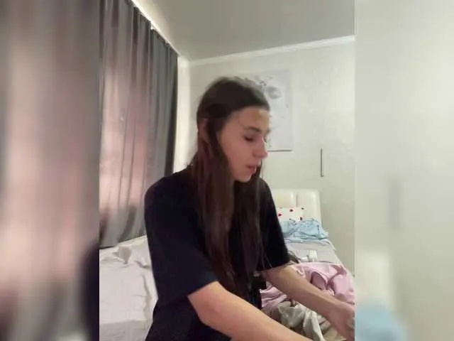 MiraKova – webcam model profile photo Image 14