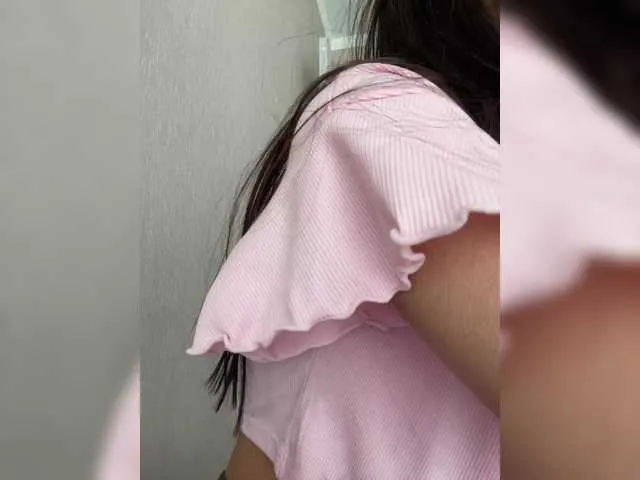 MiraKova – webcam model profile photo Image 6