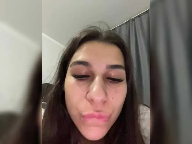 MiraKova – webcam model profile photo Image 9