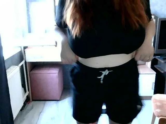 CarolinePrescott – webcam model profile photo Image 7