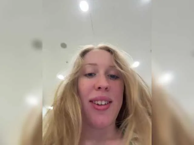 KetrinLove – webcam model profile photo Image 14